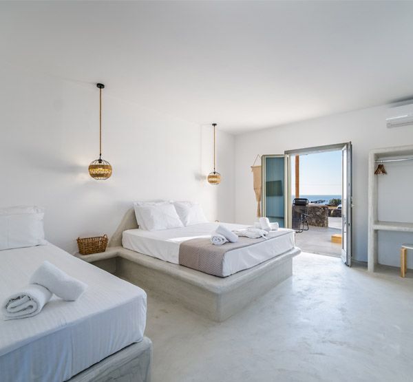 SIGNATURE AMETHYST SUITE<br>WITH OUTDOOR JETTED TUB & SEA VIEW